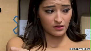 Հուզված սպա վերջապես հնարավորություն է ստանում трахнуть Emily Willis-ի-շների