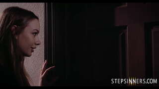 ���ວລຸ້ນເພລູກສາວພຽງແຕ່ຕ້ອງການຢາກເປັນໃຫຍ່ຕົ້ນສະບັບ