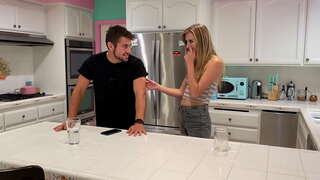 Fucking የእርሱ እህቶች የሚሰጡዋቸውን