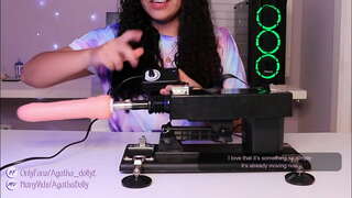 ORGASMO A CHORROS CON MI MAQUINA SEXUÁLNEJ - AGATHA DOLLY