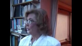 Xhamster.com 2662724 bestemor w gjennomboret fitte strimler og leker