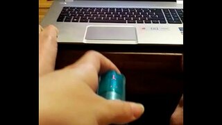 Ser på porno alene hjemme med min dildo...