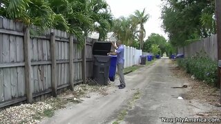 Алисса Лін трахацца з адным свайго сына на адкрытым паветры Алисса Лін трахацца з адным свайго сына на адкрытым паветры