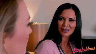 Мачеха нишон медиҳад, Духтараш, ки чӣ тавр дуруст машғул лесбийским ҷинсӣ