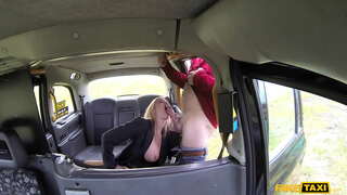 ���ಕಲಿ ಟ್ಯಾಕ್ಸಿ ಹಾಟ್ ಬೆಡಗಿ ಹದಿಹರೆಯದ ಕಿಸ್ ತನ್ನ ಕಾಲುಗಳನ್ನು ಹರಡುತ್ತದೆ ಬಾಯಿಯಿಂದ ಜುಂಬು ಶಿಶ್ನ